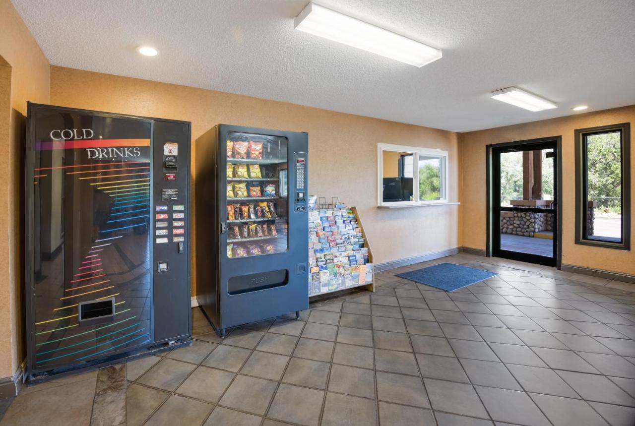 Rodeway Inn コロラドスプリングス エクステリア 写真