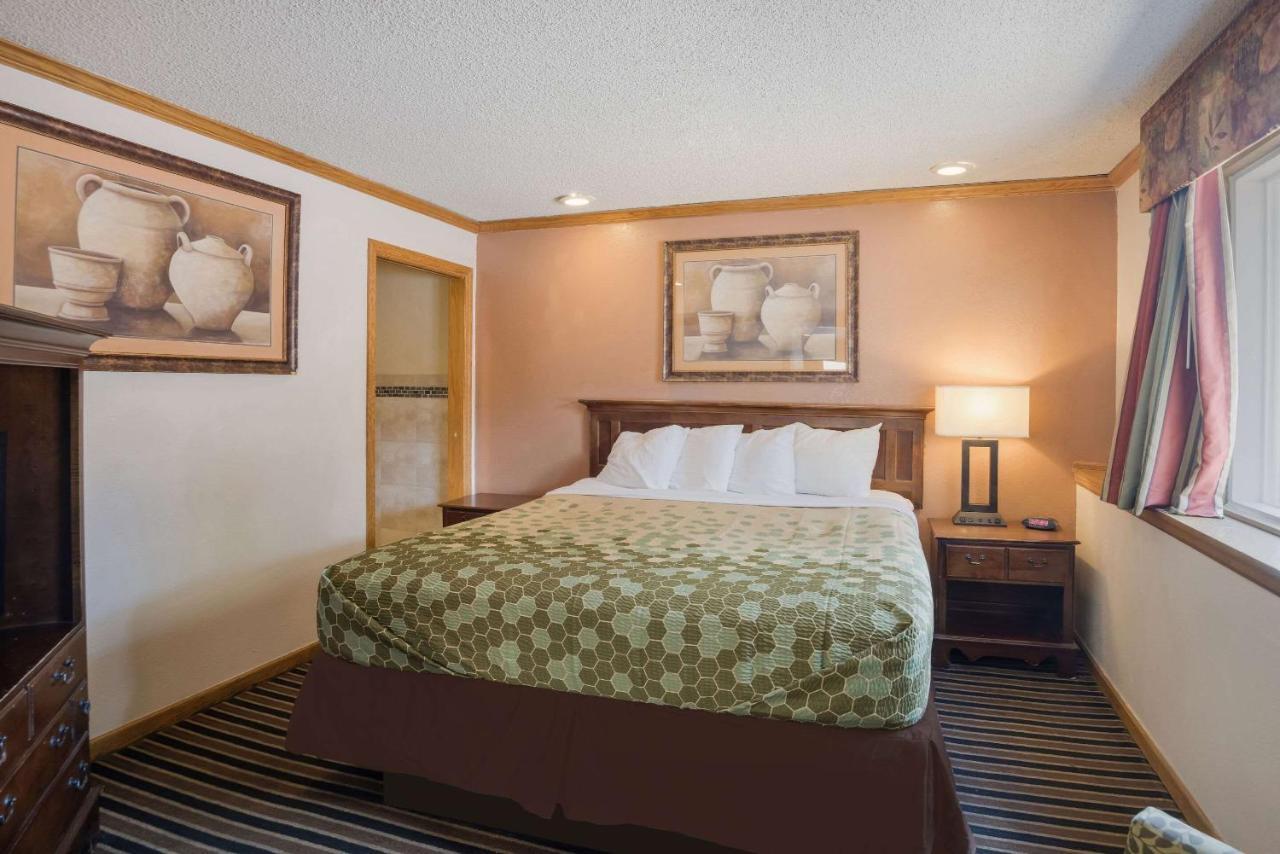 Rodeway Inn コロラドスプリングス エクステリア 写真